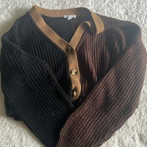 derek heart cropped two color cardigan